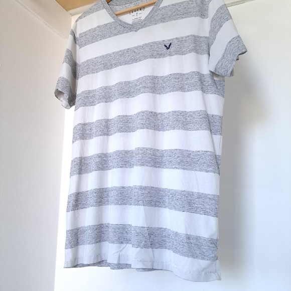 American Eagle outfitters | Men's grey & white v neck t shirt - Picture 3 of 9